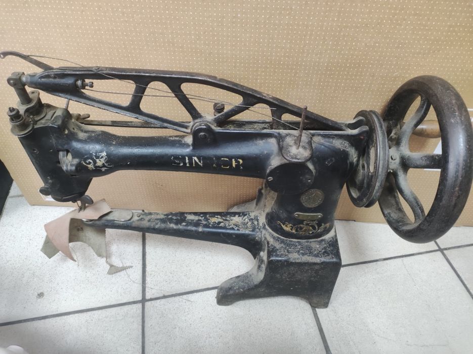 Продам швейну машинку Singer