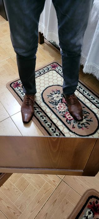 Vendo Sapatos classicos de homem em pele,marca (MÁXIMO DUTTI-MOSHION)