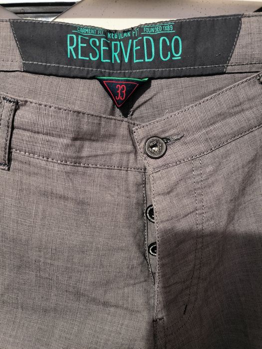 Spodnie męskie chino marki Reserved