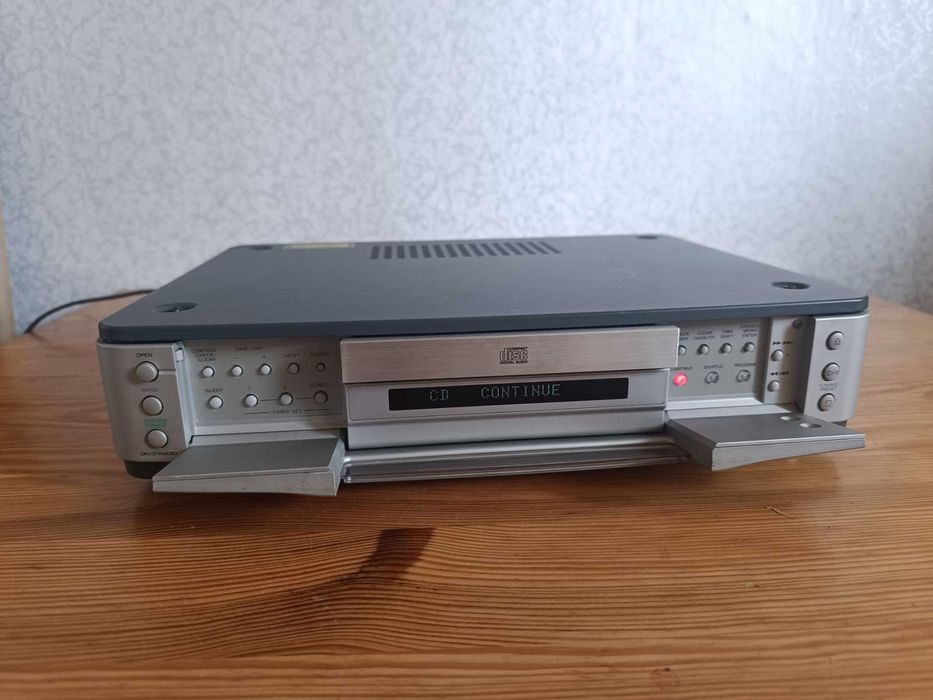 CD-плеер с тюнером Sony HCD-VF1