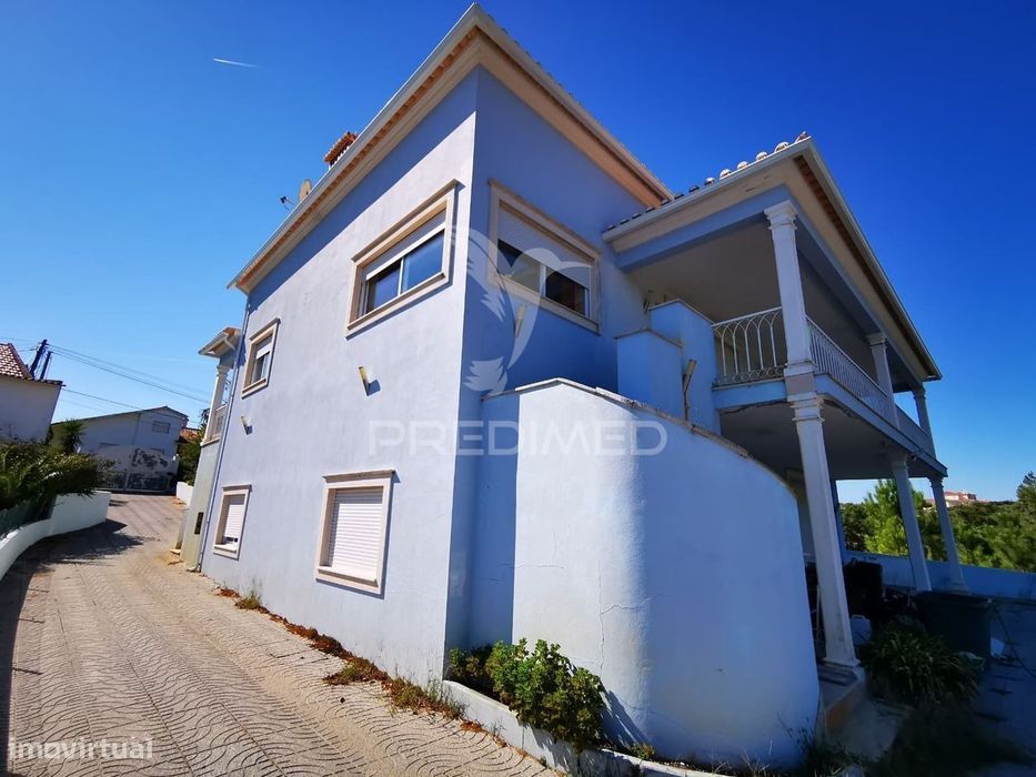Luxuosa Moradia T4 em Vales, Tomar
