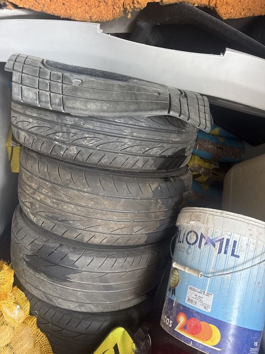Vendo jantes 17 com pneus a 80%