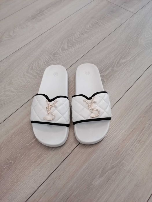 Klapki białe rozmiar 38, długość 24,5cm