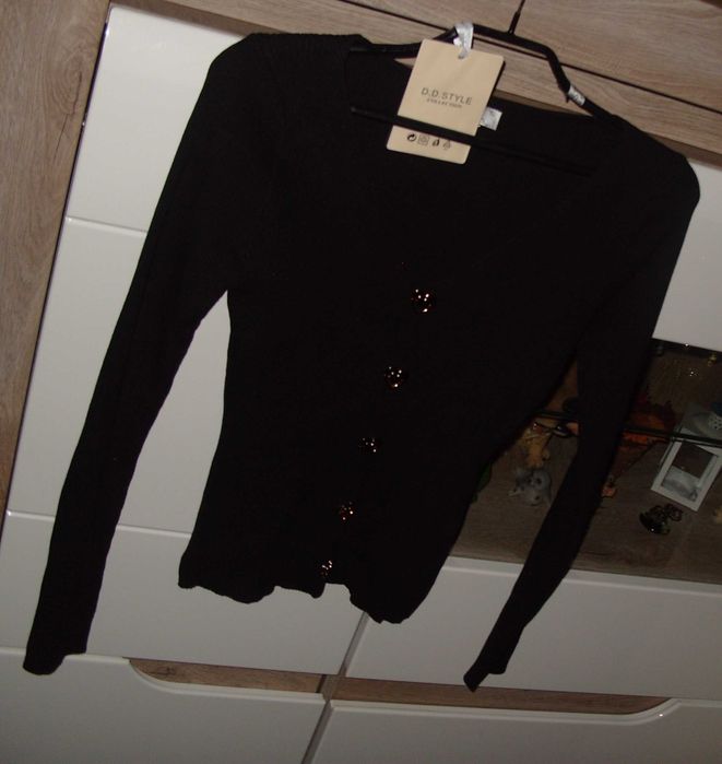 Czarna -prążkowana  bluzeczka ozdobne guziki serca r. M/L