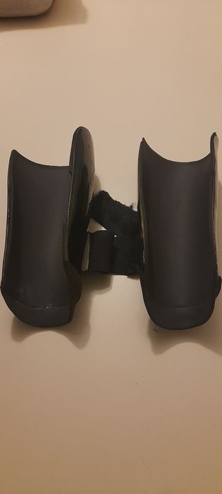 Caneleiras para hóquei em patins