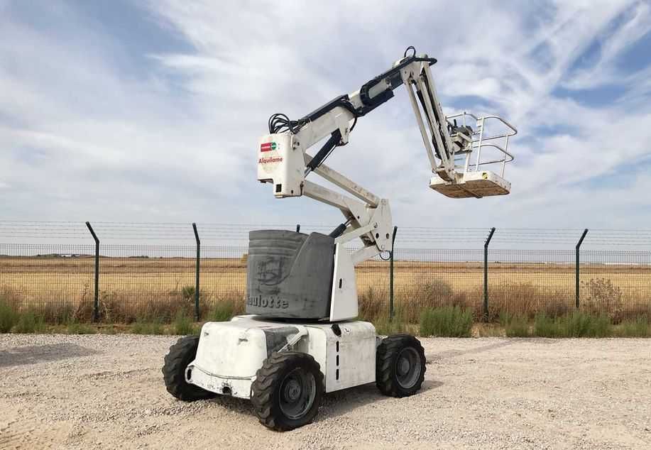 Plataforma elevatória Haulotte 12M