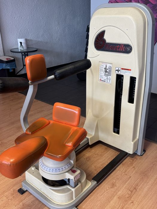 Maszyna na mięśnie skośne brzucha Nautilus