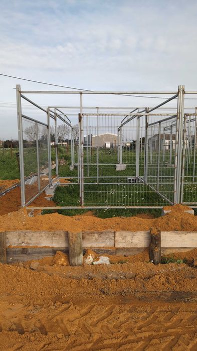Estruturas metálicas ligeiras - Telheiros / Canis / Abrigos de Jardim