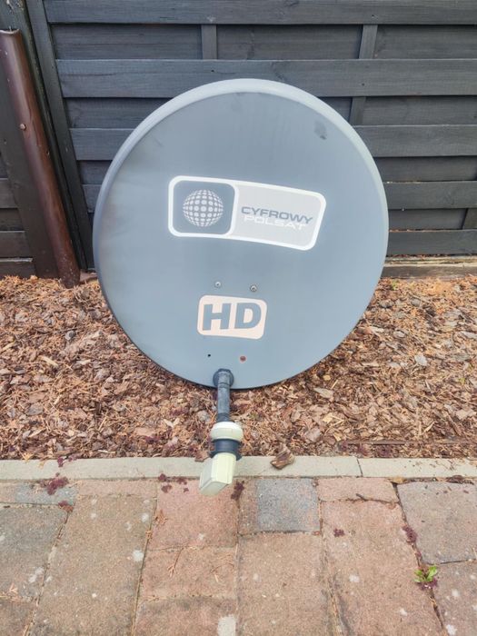 Antena czasza satelitarna cyfrowy polsat plus  konwenter mocowanie