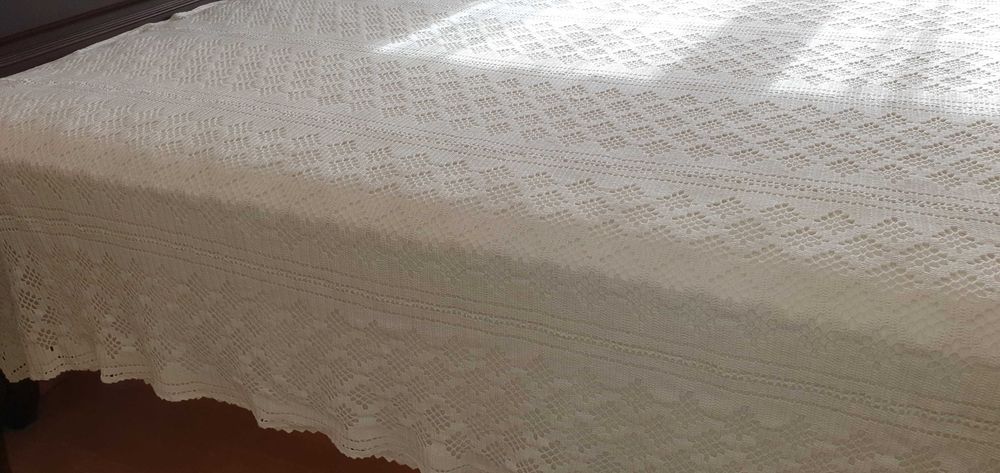 White Crochet Bedspread443110155628072961