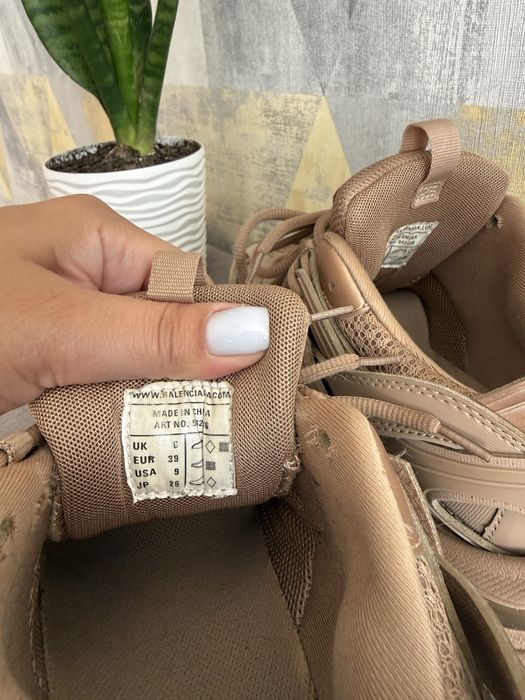 Жіночі кросовки Balenciaga