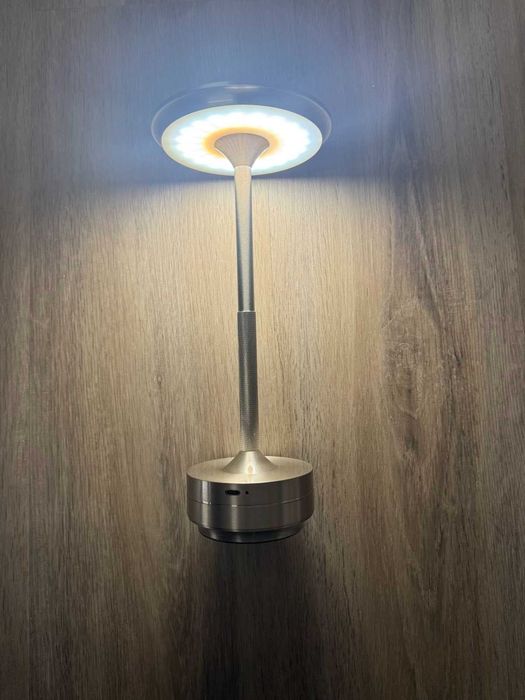 Настільна LED лампа акумуляторна