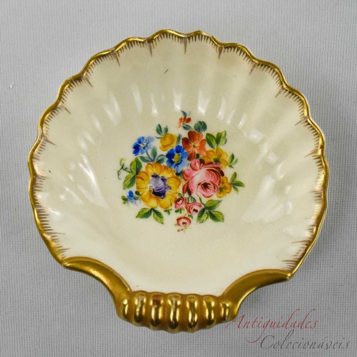 Conjunto de 2 conchas Porcelana Artibus flores e dourado