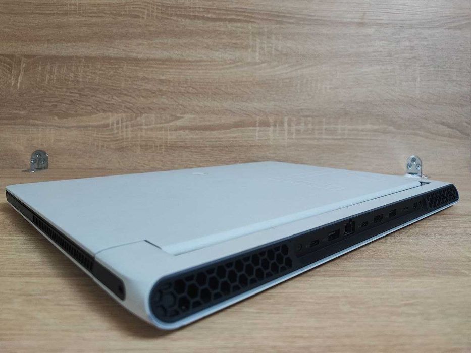 Dell Alienware x17 R2 - 17.3
