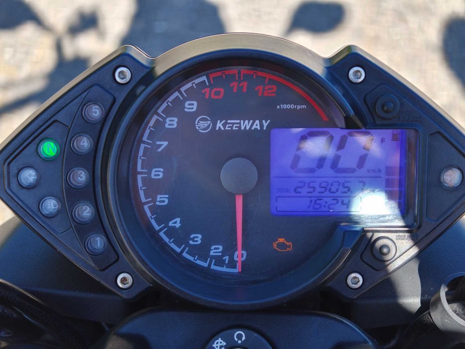 Keeway RKS 125 — 2020 — 25.905 km — Top Case SHAD