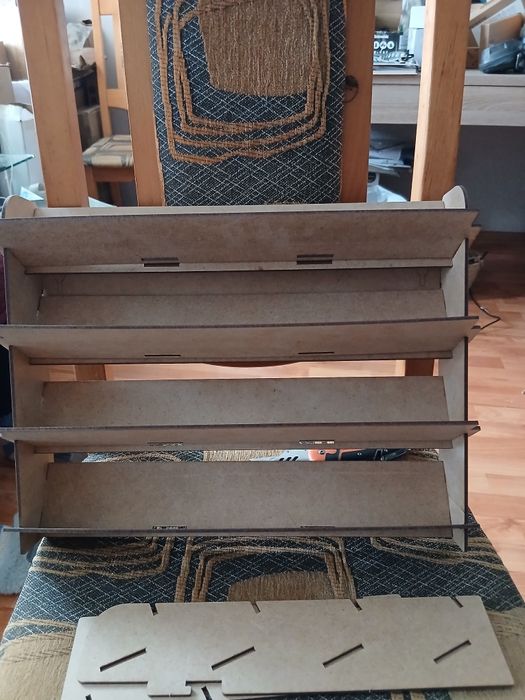 Stojak regał na farbki modelarskie