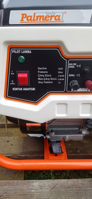 Бензиновий генератор