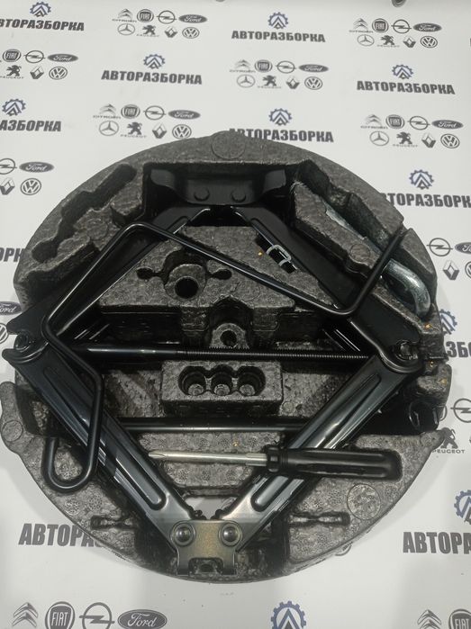 Разборка! Комплект домкрата Opel Astra h Zafira B домкрат