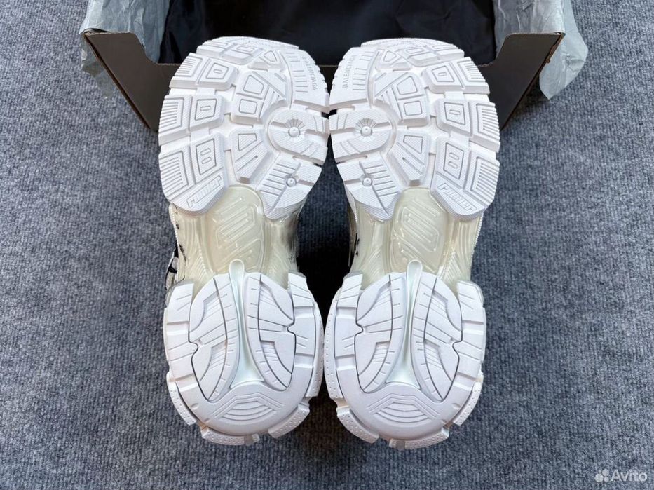 Стильние Кроссовки Balenciaga Runner Graffiti білого кольору