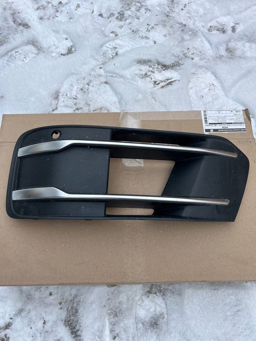 Решітка переднього бампера Ауді Q7 2017 рік