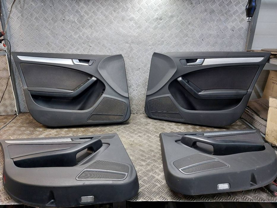 BOCZEK BOCZKI DRZWI KOMPLET AUDI A4 B8 SEDAN 8K0867305 8K0867306 8K0959831A