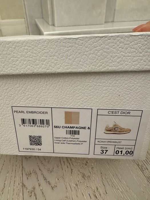 Нові оригінальні кросівки Dior