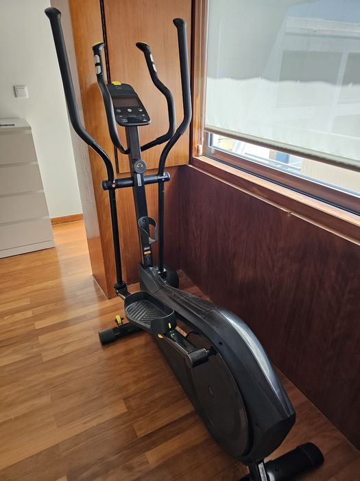 Bicicleta Elíptica Autoalimentada e Conectada EL 540