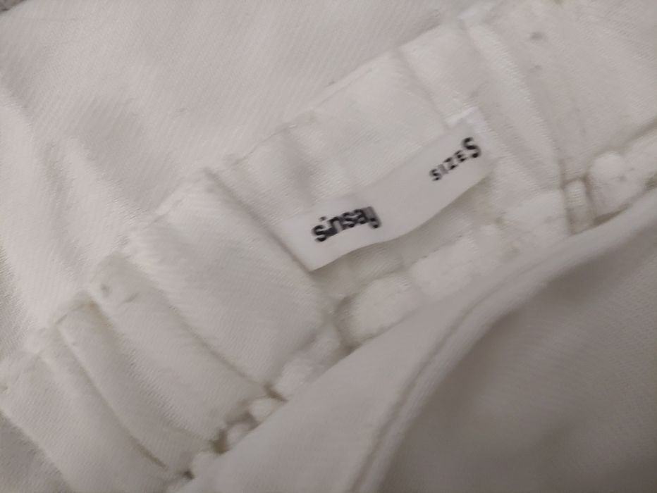 Białe spódnico spodenki Sinsay S lekkie wiązane nakładka