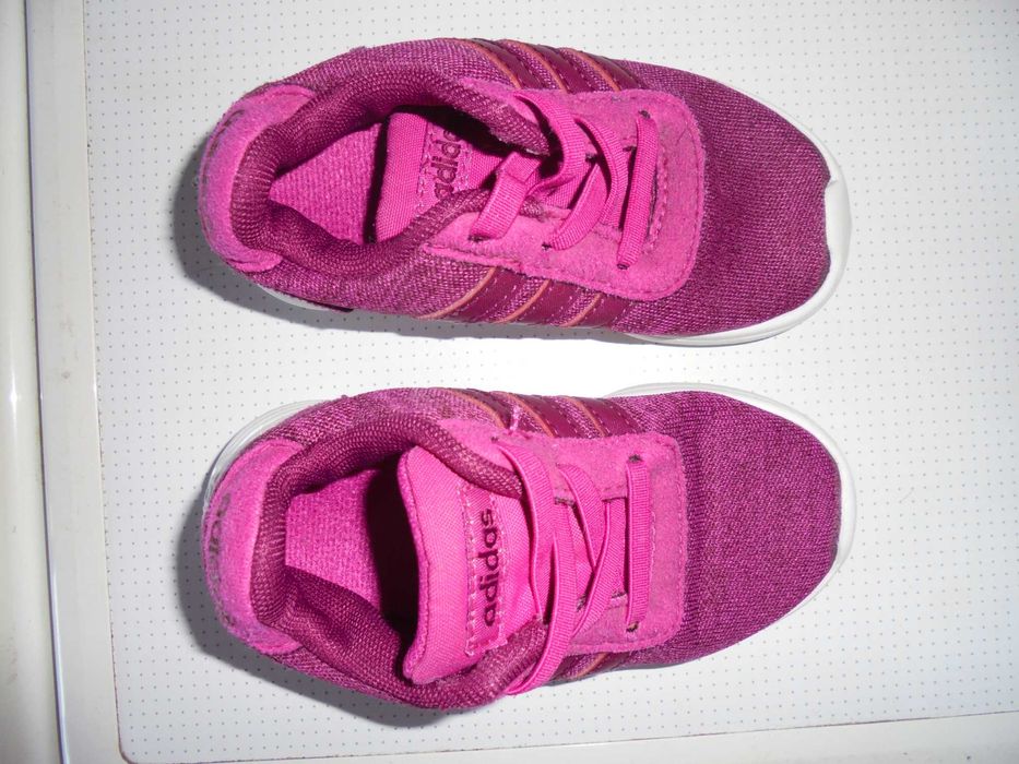 ténis de menina da marca adidas