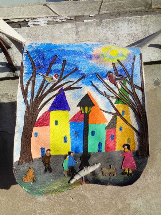 Artystyczna torebka skórzana z miastem. Handmade