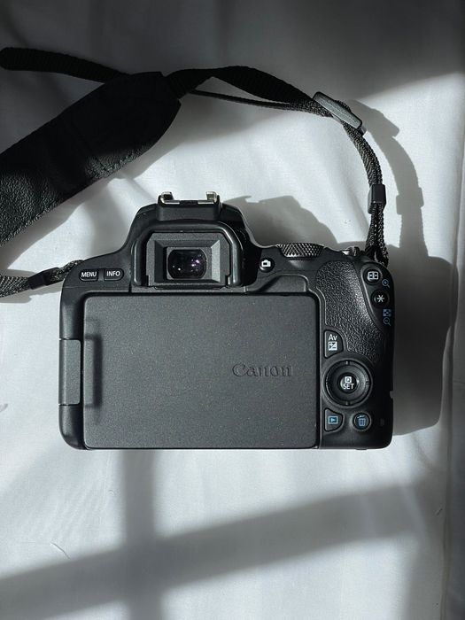 Canon 200D KIT Completo - Lente 18-55mm, Bolsa e Acessórios