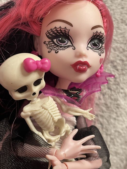 Monster high Дракулаура