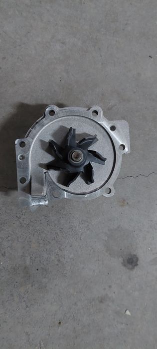 Bomba d'agua volvo motor n:D5244T8