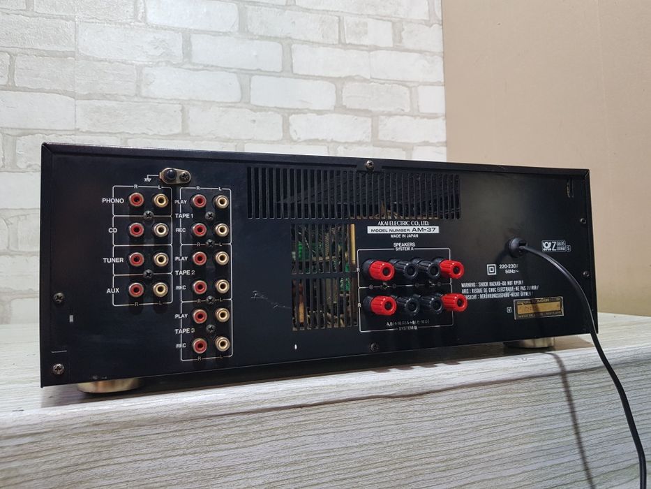 Стерео підсилювач AKAI-AM 37, +1ш., 2*90 Вт! б/у з Німеччини