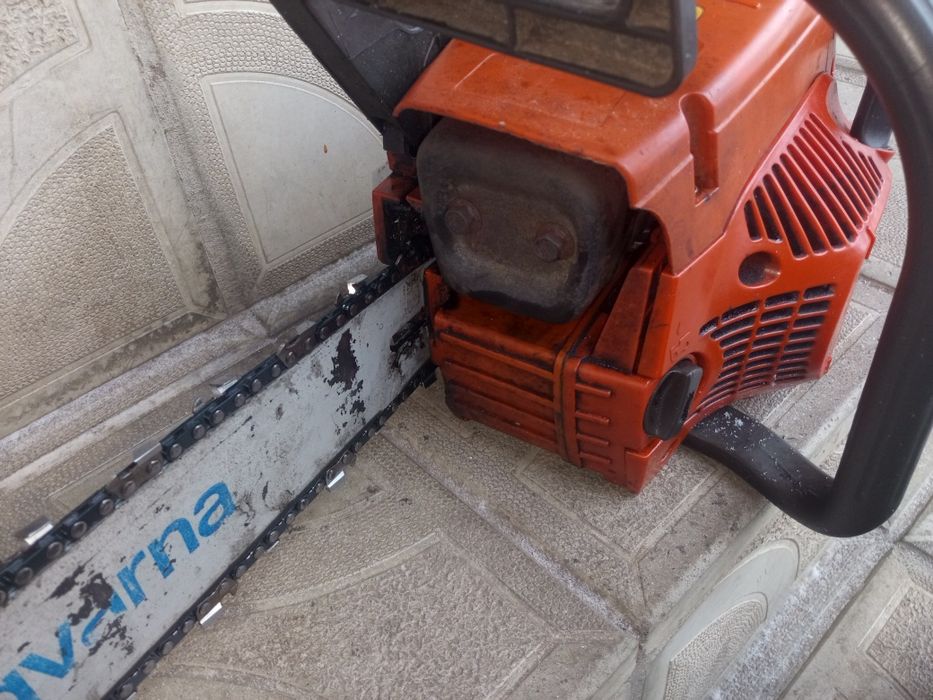 Продам бензопилу хусфарна 142