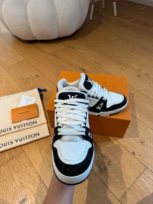 Louis Vuitton LV Trainer White Black R.44