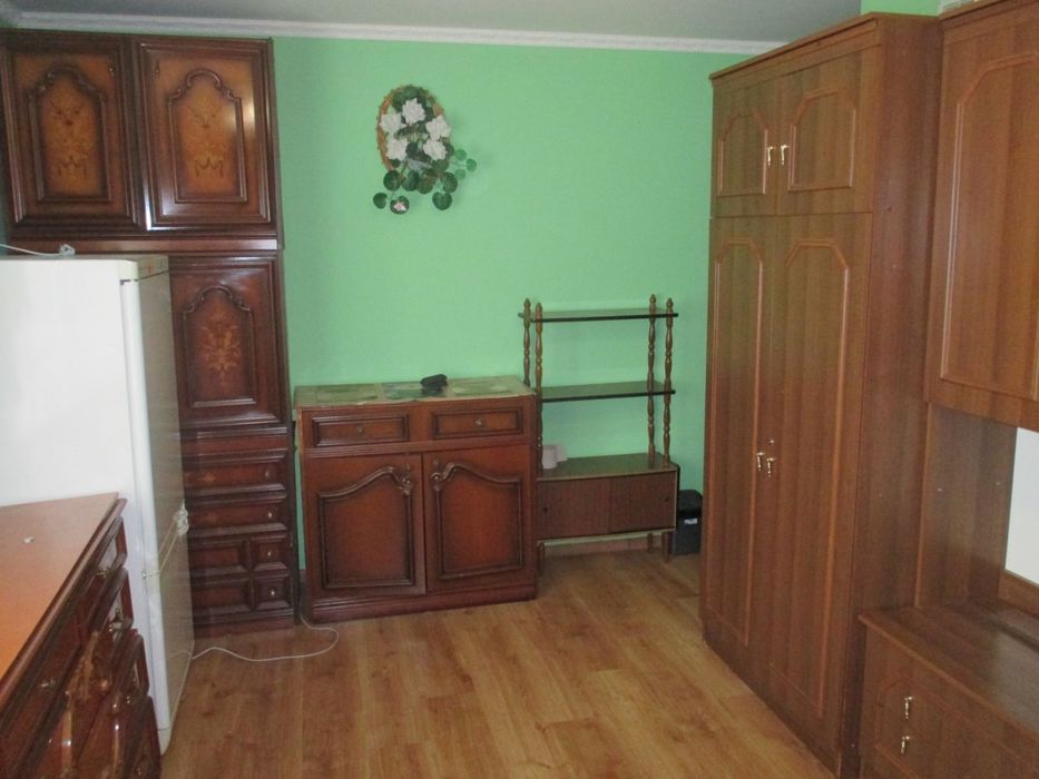 Кімната в гуртожитку.Дружба.Комунальні лише світло.