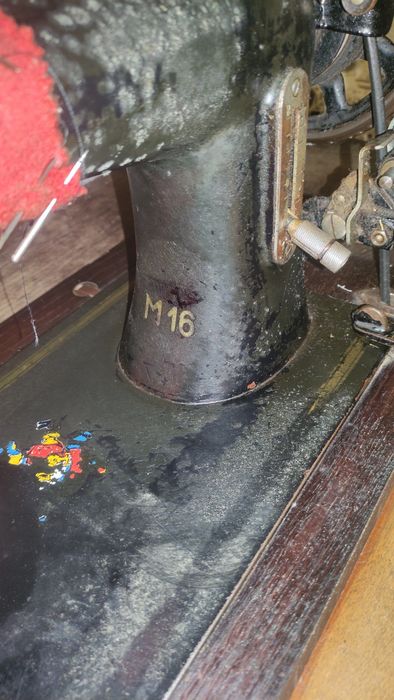 Швейна машинка мінерва