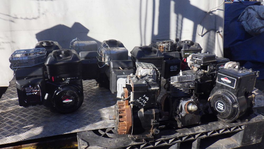 Silniki Briggs & Stratton 3.5 / 5.5 Hp Kompletne i na Czesci Zamienne