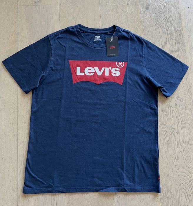 Оригінал футболка levis  розмір L