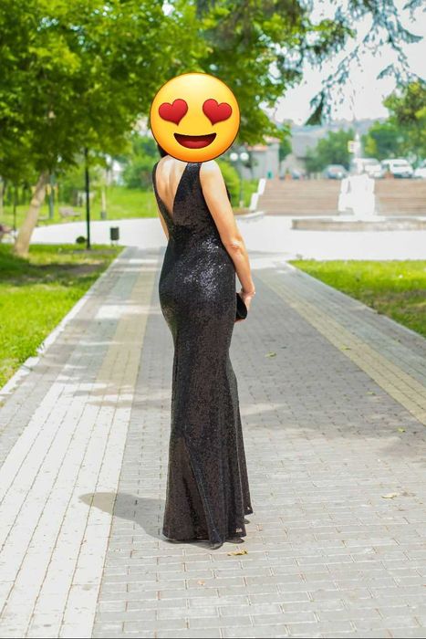 Вечірня сукня з паєтками