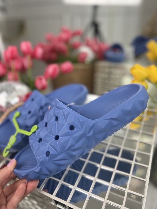 Крокси шльопанці crocs classic geometric slide 36 та 37
