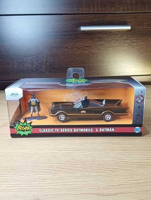 Jada 1:32 Batmobile Classic TV Series długość 13 cm + figurka