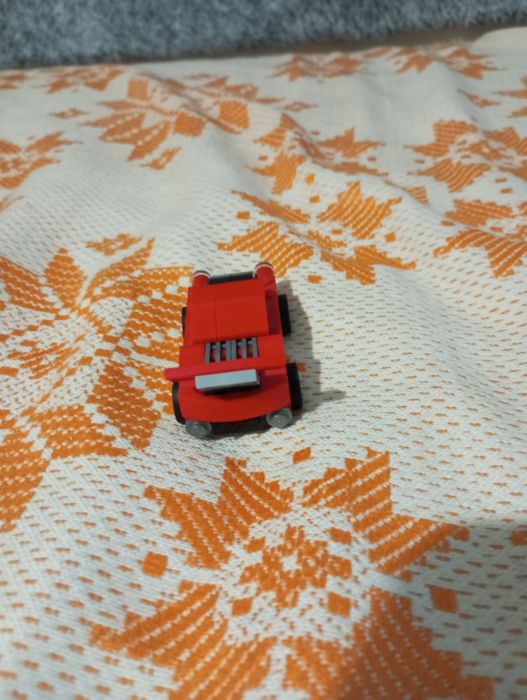 Срочно продам лего модель машины