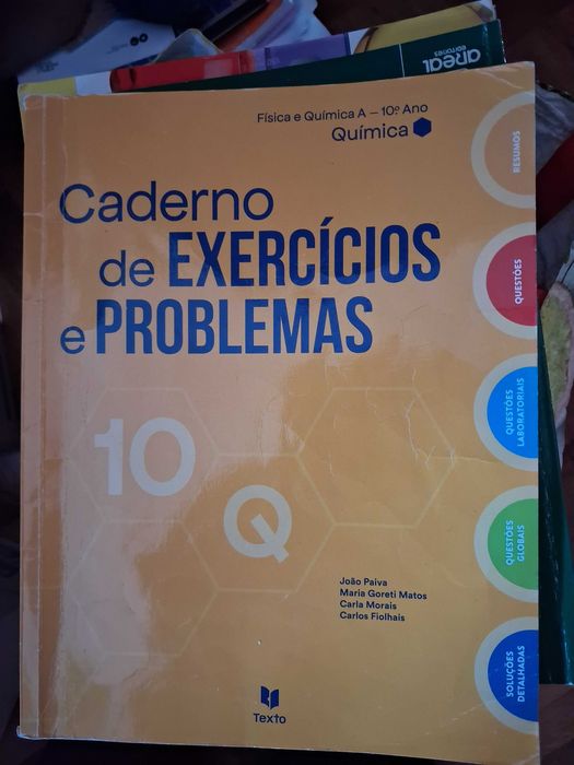 Livros escolares usados