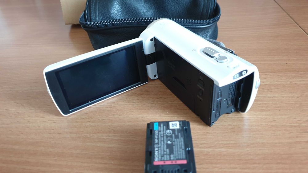 Відеокамера Sony HDR-CX250E White