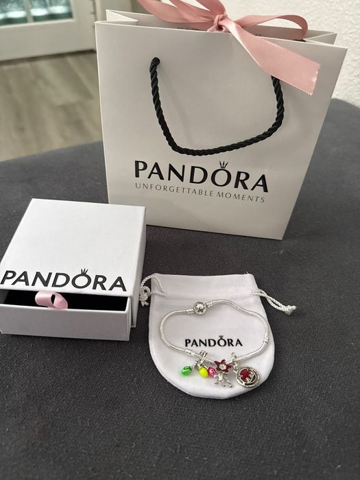 Pulseiras Pandorq varios berloques.