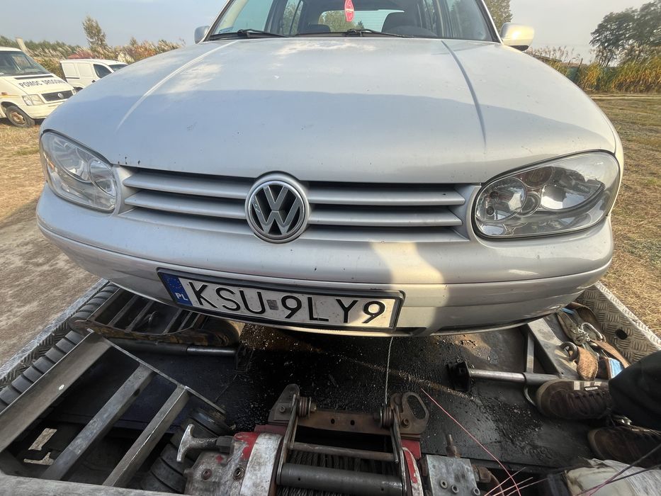 VW Golf 4 - zderzak przód przedni