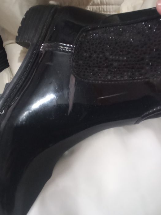 Продам черевики .