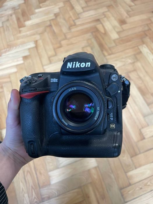 Камера Nikon D3X digital SLR.